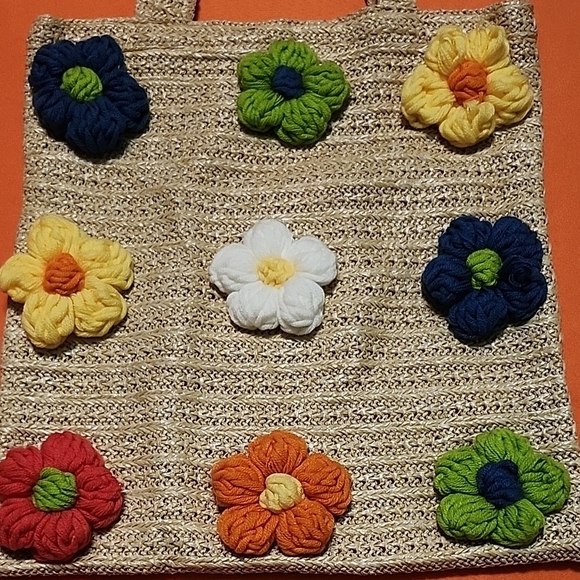 Stylish Tan and Green Tote Bag with Ample Space - Picture 4 of 12